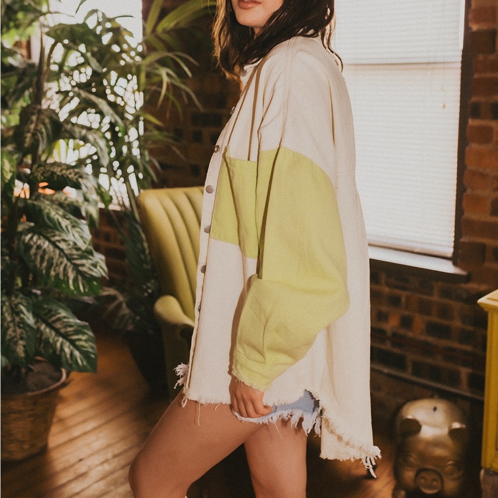 Women's Two-Tone Shacket - Picture 4 of 7